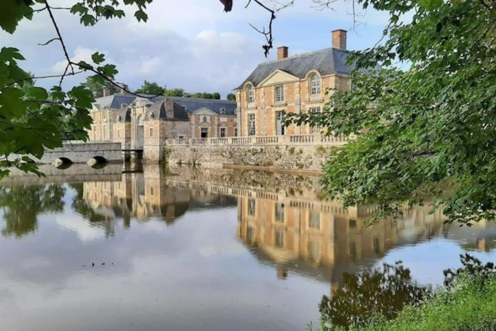Agreable Studio Dans Le Centre Historique La Ferté-Saint-Aubin Exterior photo