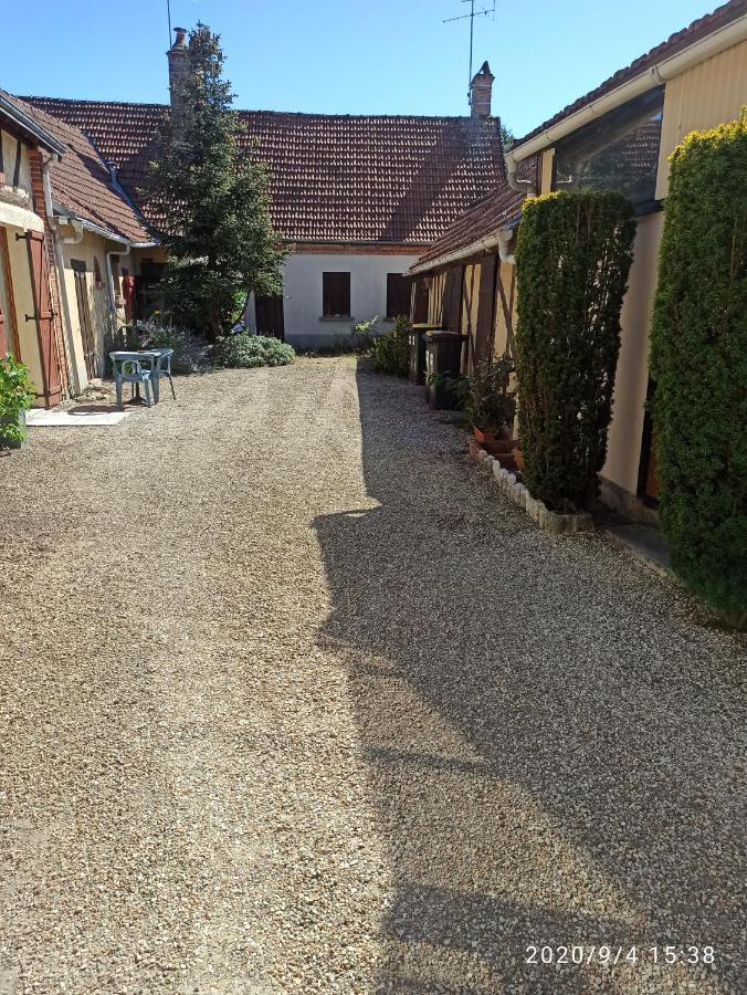 Agreable Studio Dans Le Centre Historique La Ferté-Saint-Aubin Exterior photo